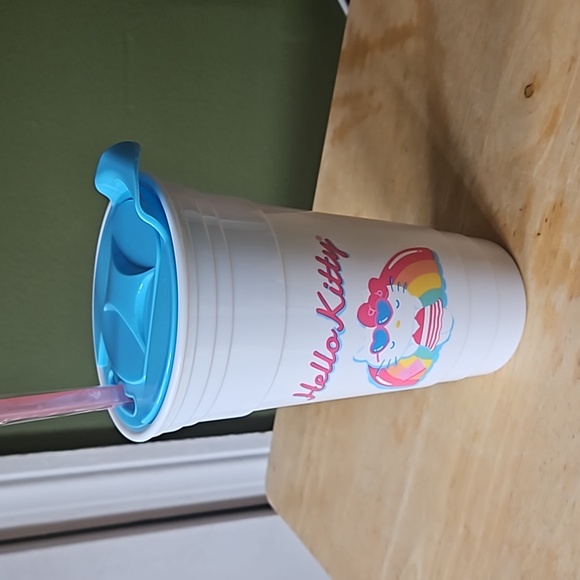 SANIRO HELLO KITTY 32 oz JUMBO COLD CUP - Picture 2 of 11